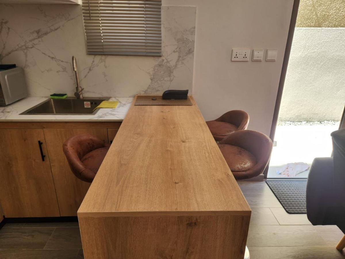 Camelia Bldg, Groundfloor, 3 Min To Apartment