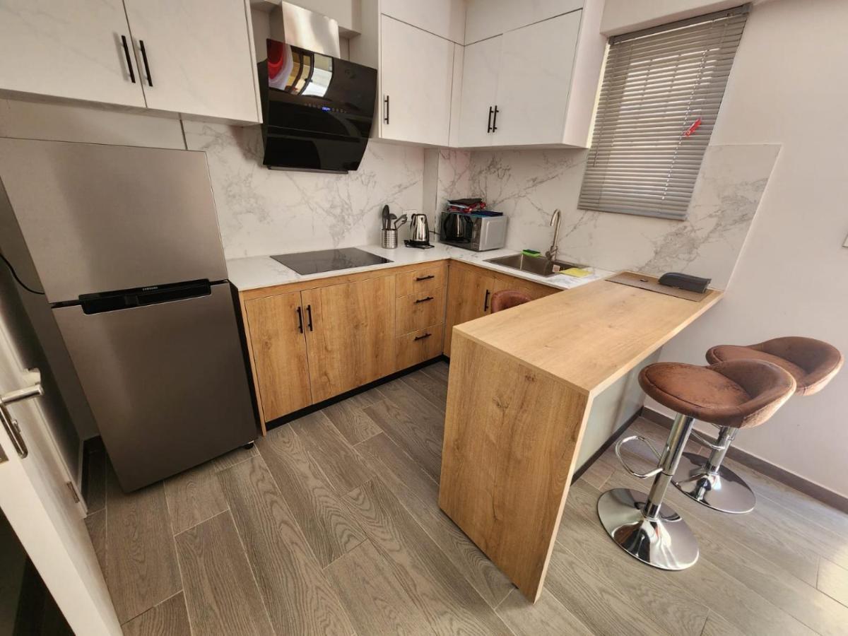 Camelia Bldg, Groundfloor, 3 Min To Apartment *